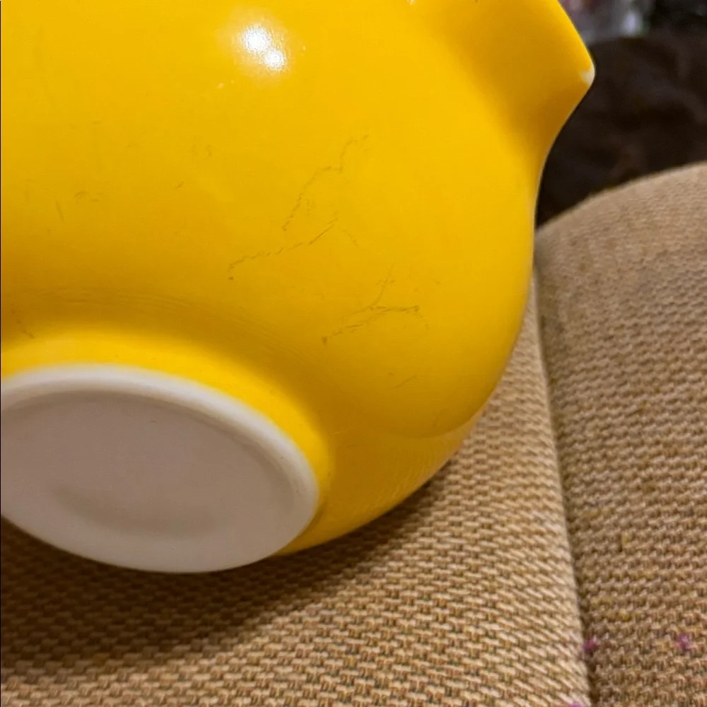 Vintage Pyrex nesting Yellow Mixing Bowl with White Interior - Home Kitchen